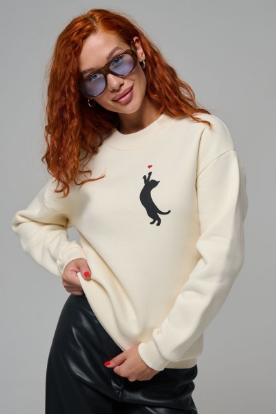 8576 женский свитшот оверсайз - молочный+котик с сердцем (НТ)
