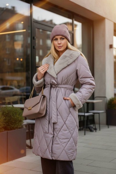 Стеганое пальто с меховой отделкой арт. 23153 - темно-бежевый (НТ)